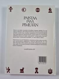 Paistaa päivä pimeään