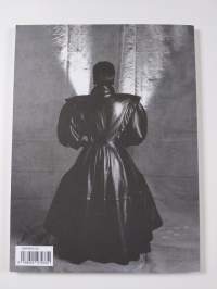 Pentik : exclusive leather designs 1971-1991