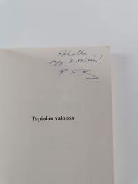 Tapiolan valoissa : 26 kertomusta 60- ja 70-lukujen puutarhakaupungista (signeerattu, tekijän omiste)