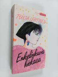 Enkelinkuvia hiekassa