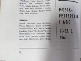 Turun Oopperayhdistys 1966-67 - Mozartin Ryöstö Seraljista -käsiohjelma, 6 kpl nimikirjoituksia Sylvelin Långholm, Aatos Pihlajamäki, Unto Rehvonen - "Mykkä neekeri"