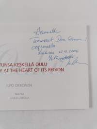 Seutunsa keskellä Oulu = Oulu, a city at the heart of its region (signeerattu, tekijän omiste)