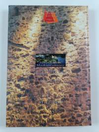 Oopperaa linnassa : Savonlinnan oopperajuhlien 30-vuotisjuhlanäyttely = Opera in the castle : exhibition in honour of the 30th anniversary of the Savonlinna Opera...