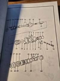 Ford series 10 3-cylinder tractor 1981- parts catalog.