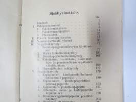 Tri E. Vogelin Valokuvauksen käsikirja