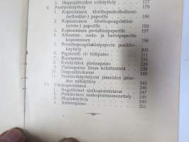 Tri E. Vogelin Valokuvauksen käsikirja