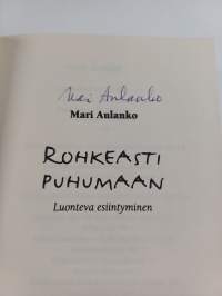 Rohkeasti puhumaan : luonteva esiintyminen (signeerattu)