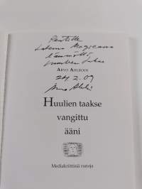 Huulien taakse vangittu ääni : mediakriittisiä runoja (signeerattu, tekijän omiste)