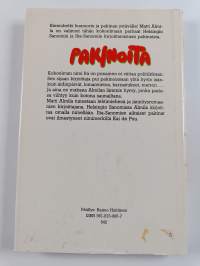 Itä on punainen : pakinoita