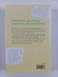 Esikoinen tulee taloon : tarinoita neljän seinän sisältä ja tähtitaivaan tasolta