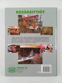 Kesäkeittiöt : suunnittelu, rakentaminen, tulisijat, muuraus, ruokaohjeita...
