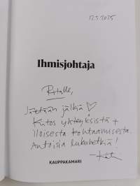 Ihmisjohtaja (signeerattu, tekijän omiste)
