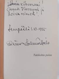 Tukikohta palaa (signeerattu, tekijän omiste)