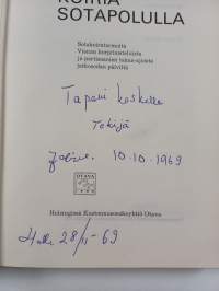 Koiria sotapolulla : Sotakoiratarinoita Vienan korpitaisteluista ja partisaanien takaa-ajoista jatkosodan päiviltä (signeerattu, tekijän omiste)