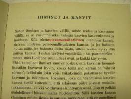 200 värikuvallista huonekasvia sekä niitten hoito