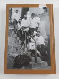 Suljetun maailman työntekijät : Pitkäniemen ammattiyhdistystoiminnan historiaa 1900-2014