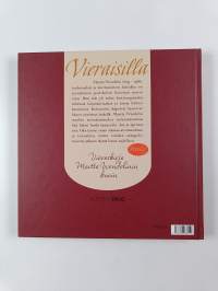Vieraisilla : vieraskirja Martta Wendelinin kuvin