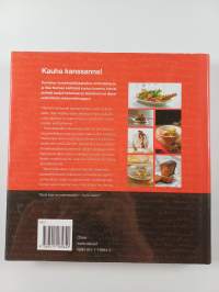 Sekametelisoppaa ja kauha kanssanne
