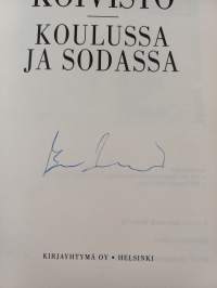 Koulussa ja sodassa (signeerattu)
