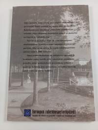 Puistot ja puutarhat : suomalainen puutarhaperinne = Parker och trädgårdar : finländsk trädgårdstradition
