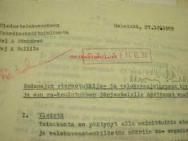 Tykistön tiedustelutoiminta -koulutustoimintaa ja sotakokemuksia ym. sekalaista sodanjälkeistä upseerikoulutuksen aineistoa -kansio