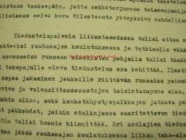 Tykistön tiedustelutoiminta -koulutustoimintaa ja sotakokemuksia ym. sekalaista sodanjälkeistä upseerikoulutuksen aineistoa -kansio