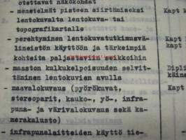 Tykistön tiedustelutoiminta -koulutustoimintaa ja sotakokemuksia ym. sekalaista sodanjälkeistä upseerikoulutuksen aineistoa -kansio
