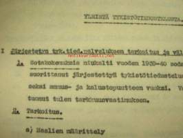 Tykistön tiedustelutoiminta -koulutustoimintaa ja sotakokemuksia ym. sekalaista sodanjälkeistä upseerikoulutuksen aineistoa -kansio