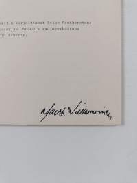 Mietteitä; hänen ikkunansa on maalattu valkoisiksi : Unesco-radion tuotannosta suom. ohjelmasarja, 9 - Apartheidista : (signeerattu)