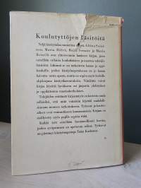 Koulutyttöjen käsitöitä