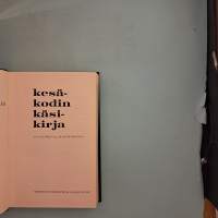Kesäkodin käsikirja.   ( kesämökki, kesämökkeily )