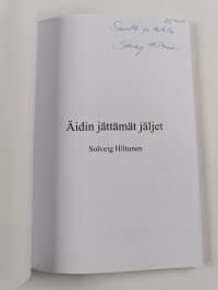 Äidin jättämät jäljet : runo- ja muistokokoelma (signeerattu, tekijän omiste)