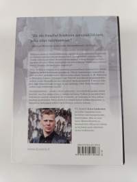 Viina, hermot, rangaistukset : sotilasylijohdon henkilökohtaiset ongelmat 1918-1945