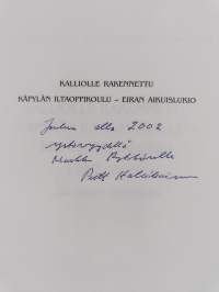 Kalliolle rakennettu : Käpylän iltaoppikoulu - Eiran aikuislukio 1962-2002 ...ja osaat enemmän (signeerattu, tekijän omiste)