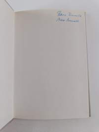 Pyreneitten yli : romaani Espanjan sisällissodan ajoilta (signeerattu, tekijän omiste)