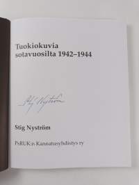 Tuokiokuvia sotavuosilta 1942-1944 (signeerattu)