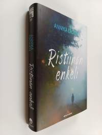 Ristiinan enkeli : jännitysromaani