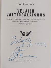 Veljien valtiosalaisuus : Suomen ja Viron salainen sotilaallinen yhteistyö Neuvostoliiton hyökkäyksen varalle vuosina 1918-1940 (signeerattu, tekijän omiste)