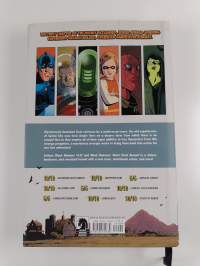 Black Hammer : Library Edition Volume 1