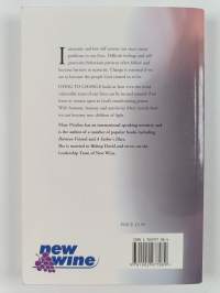Dying to Change - An Exposure of the Self-Protecting Strategies Which Prevent Us Becoming Like Jesus (signeerattu, tekijän omiste)