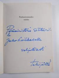 Puolueettomuuden miekka : suomen puolustuskysymyksen tarkastelua (tekijän omiste)