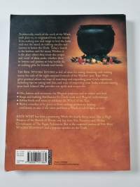 The Real Witches' Kitchen : Spells, Recipes, Oils, Lotions and Potions from the Witches' Hearth