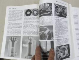 Evinrude - Johnson Outboards 1971-89 Repair Manual - Covers all 1,25-60 hp, 1 and 2-Cylinder, 2-Stroke Models (inc. Wiring Diagrams) -korjaamo-ohjekirja