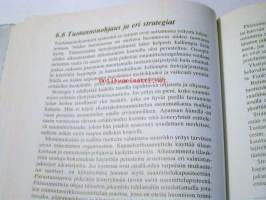 Tuotannonjohdon käsikirja     rastorin käsikirja-sarjaa  6