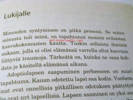 Minä, adoptoitu. Kertomus äitiydestä, äidittömyydestä, lapsista ja lapsettomuudesta