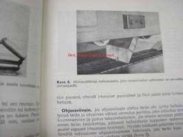 Puuntyöstökoneet - Vaarat ja varokeinot - Vakuutusyhtiö Teollisuus-Tapaturma -ohje- ja varoituskirja 1957