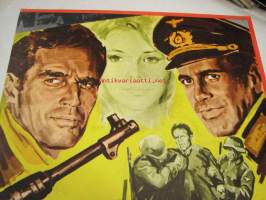 Sankareitten sinfonia - Hjältarnas symfoni -elokuvajuliste, pääosissa Charlton Heston, Maximilian Schell, Kathryn Hays, Leslie Nielsen, ohjaus Ralph Nelson