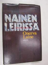 Nainen leirissä