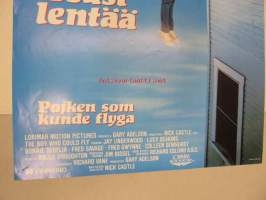Poika joka osasi lentää - Pojken som kunde flyga -elokuvajuliste, Jay Underwood, Lucy Deakins, Nick Castle