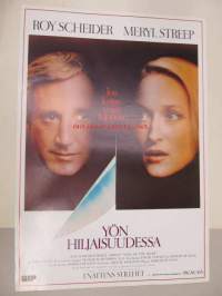 Yön hiljaisuudessa - I nattens stillhet -elokuvajuliste, Roy Scheider, Meryl Streep, Robert Benton